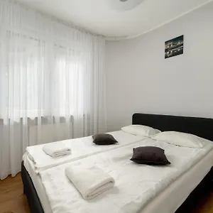 Jedności Narodowej By Renters Wrocław
